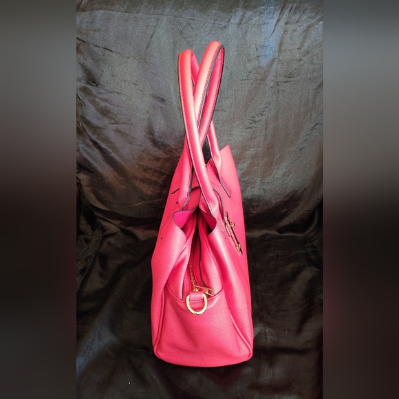 🩷Mellow World Hot Pink Purse | Gold Hardware | Excellent Condition - Picture 8 of 16